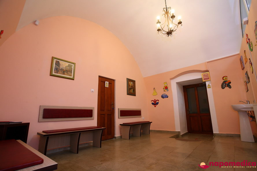 Centrul Medical Napomedica Gherla Cluj - Sala asteptare pediatrie