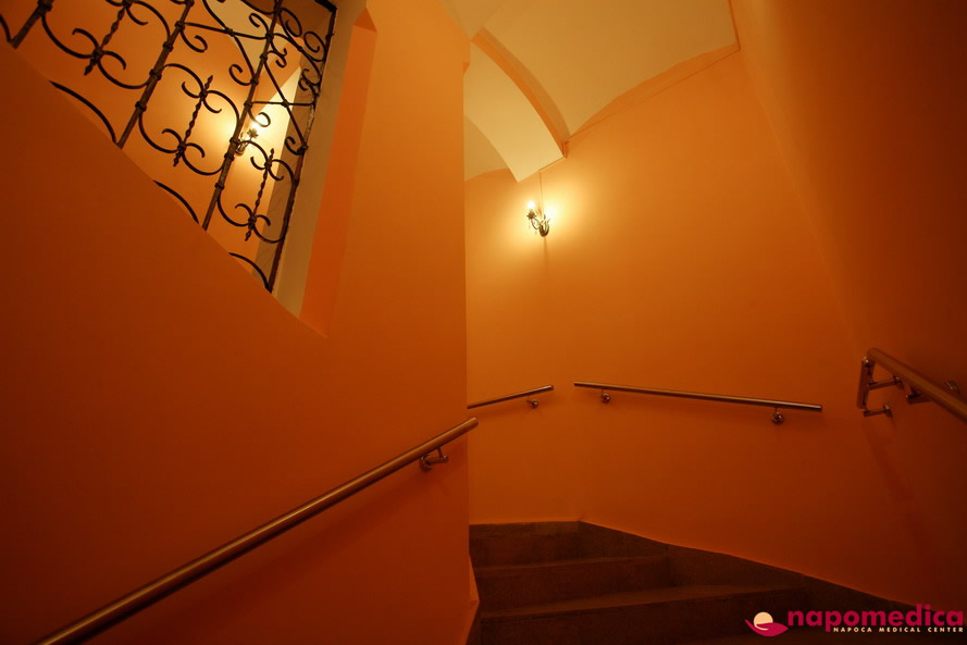 Centrul Medical Napomedica Gherla Cluj - Acces etaj
