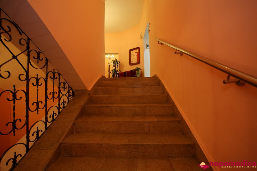 Centrul Medical Napomedica Gherla Cluj - Acces etaj