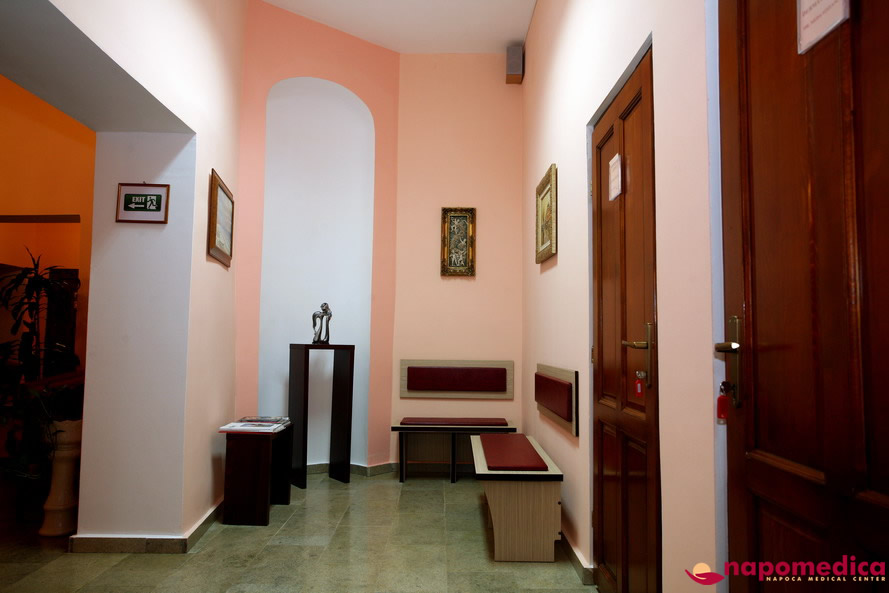 Centrul Medical Napomedica Gherla Cluj - Sala asteptare etaj