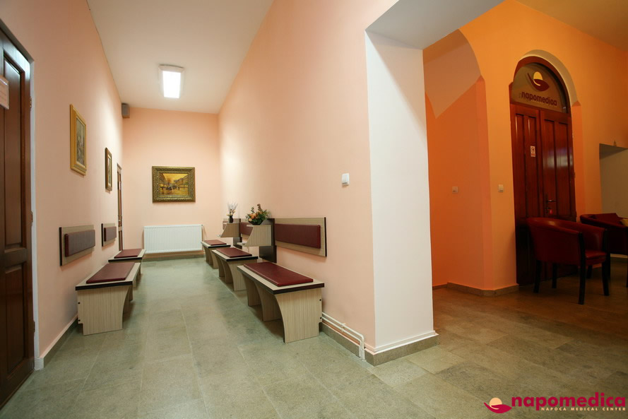 Centrul Medical Napomedica Gherla Cluj - Sala asteptare etaj