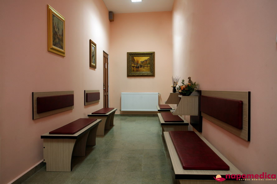 Centrul Medical Napomedica Gherla Cluj - Sala asteptare etaj